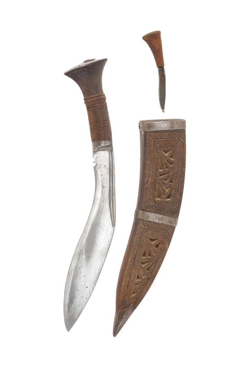 Kukri civile, lama curva a un filo con scanalature sul dorso (Nepal)
