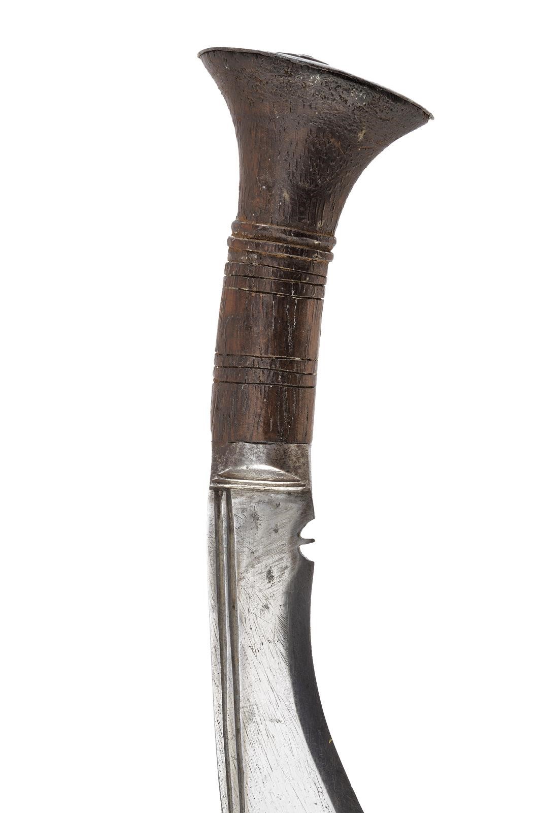 Kukri civile, lama curva a un filo con scanalature sul dorso (Nepal)