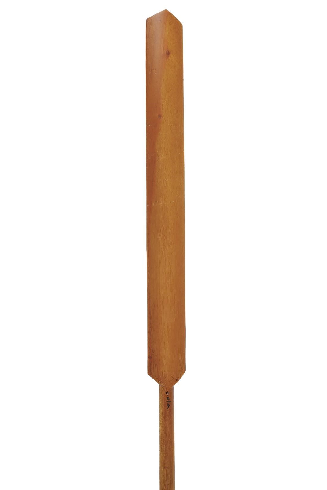 Giappone, Eku (pagaia in legno decorata con kanji a fuoco) per pratica del kobudo