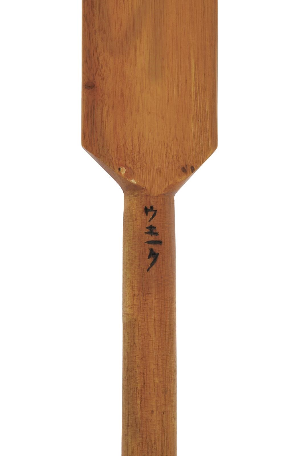 Giappone, Eku (pagaia in legno decorata con kanji a fuoco) per pratica del kobudo