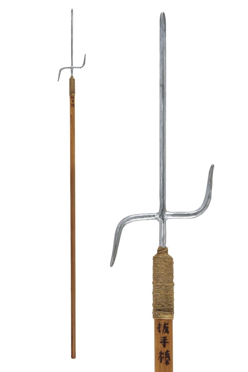 Nuntebo, attrezzo da kobudō in ferro a tridente e legno (Giappone), altezza 189 cm