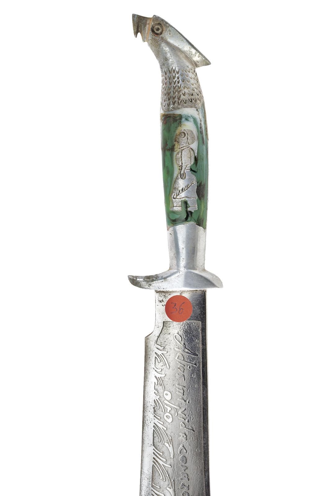 America Meridionale, Coltello con lama incisa