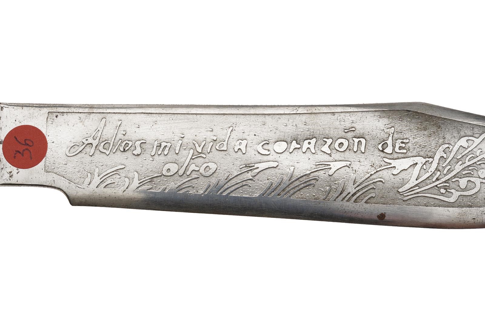 America Meridionale, Coltello con lama incisa