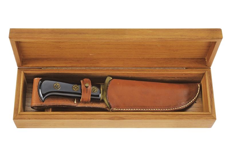Coltello, lama a un filo con incisioni «1/150» e «1906–1996 90 DIANA», bronzo con guancette nere