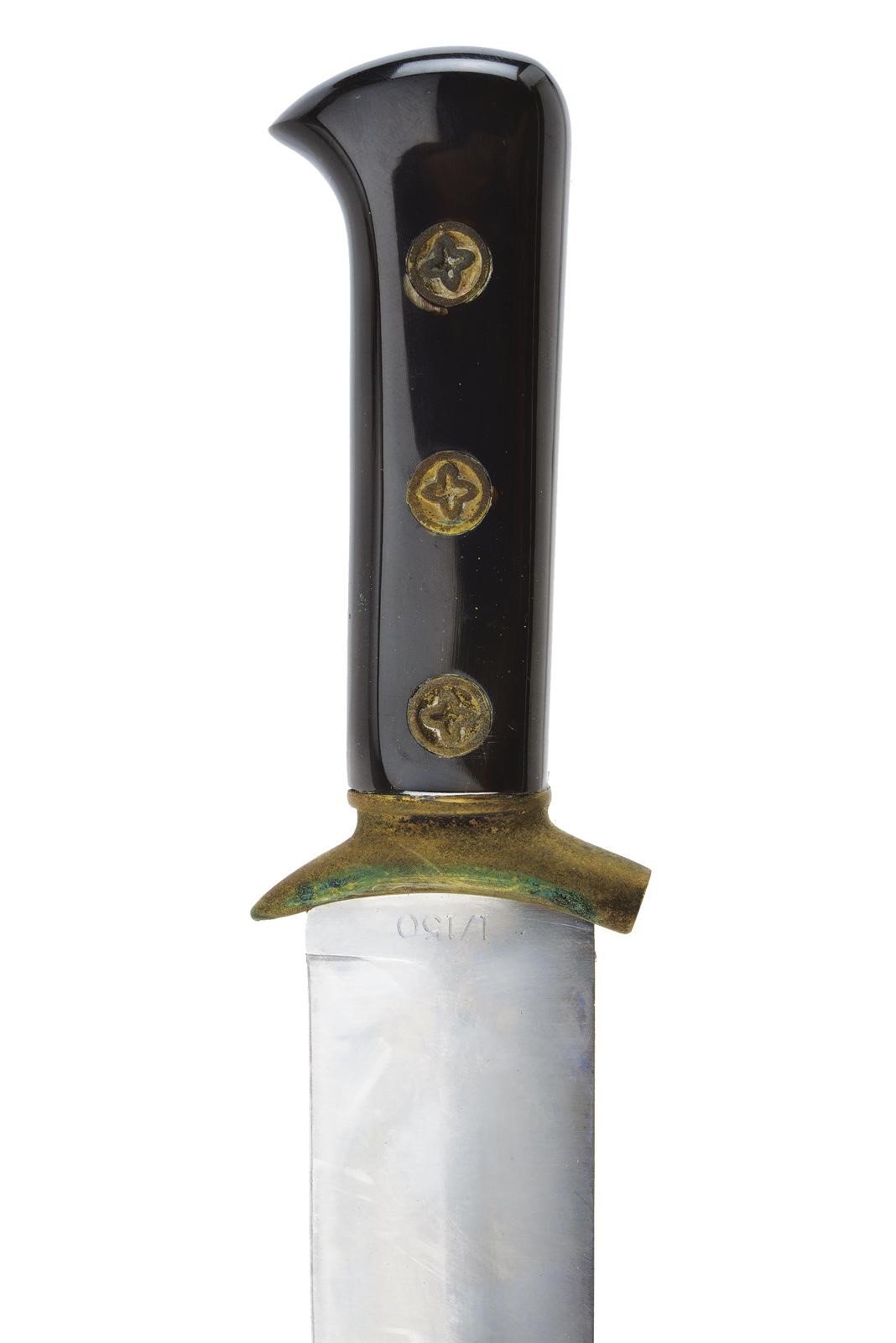 Coltello, lama a un filo con incisioni «1/150» e «1906–1996 90 DIANA», bronzo con guancette nere