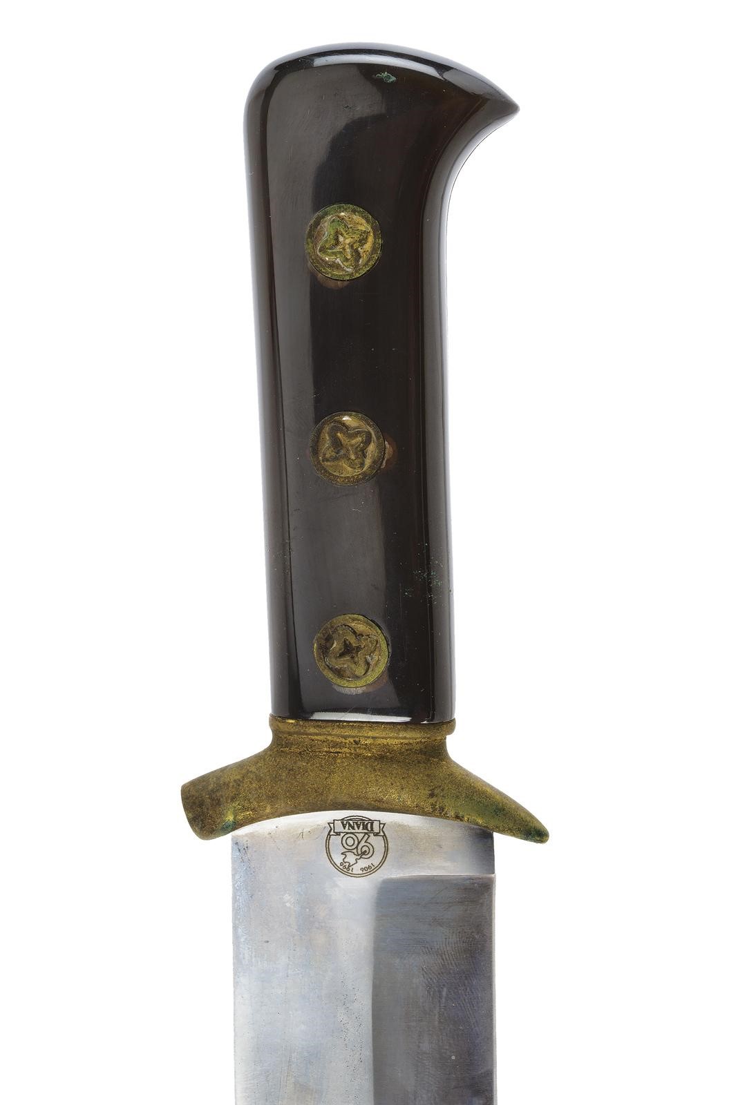 Coltello, lama a un filo con incisioni «1/150» e «1906–1996 90 DIANA», bronzo con guancette nere