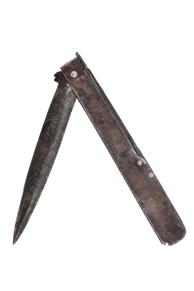 Oggetto d’arma, coltello con lama a filo e impugnatura in ferro (Napoli)