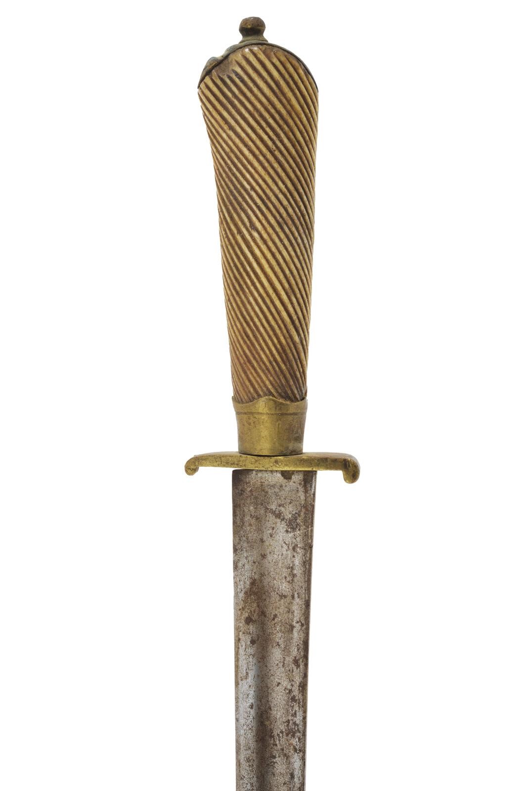 Coltello da caccia, lama a un filo con controfilo e sguscio centrale