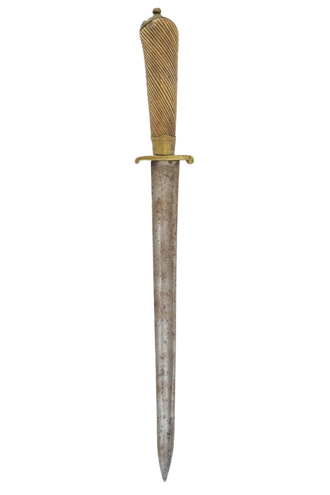 Coltello da caccia, lama a un filo con controfilo e sguscio centrale