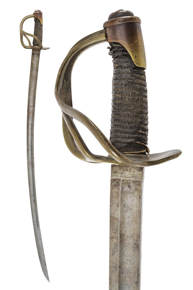 Sciabola da cavalleria, lama curva larga con marcatura “S&K”, bronzo e resti di rivestimento in c...