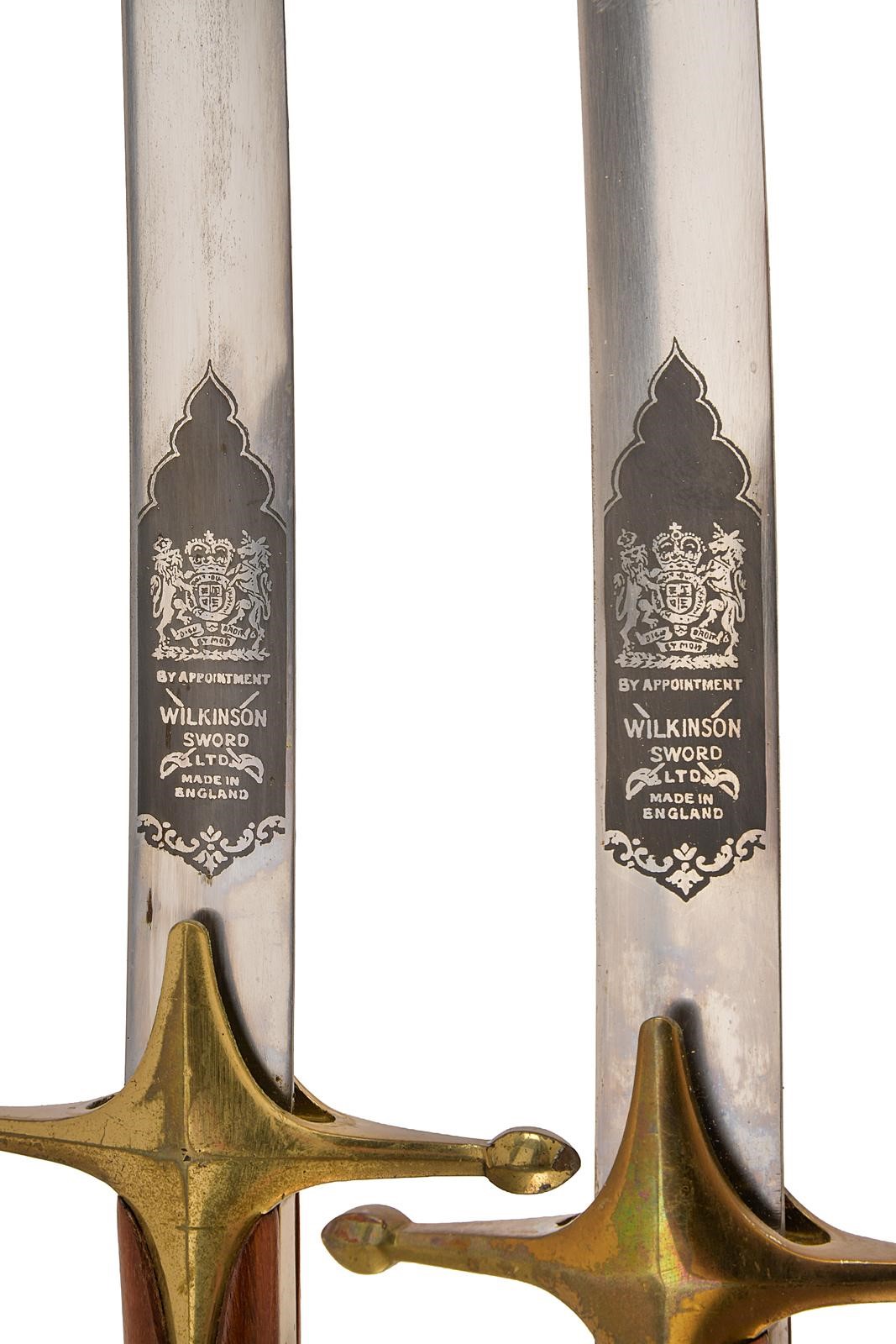 Repliche di scimitarre a lama curva, con iscrizione “WILKINSON SWORD LTD”, Inghilterra