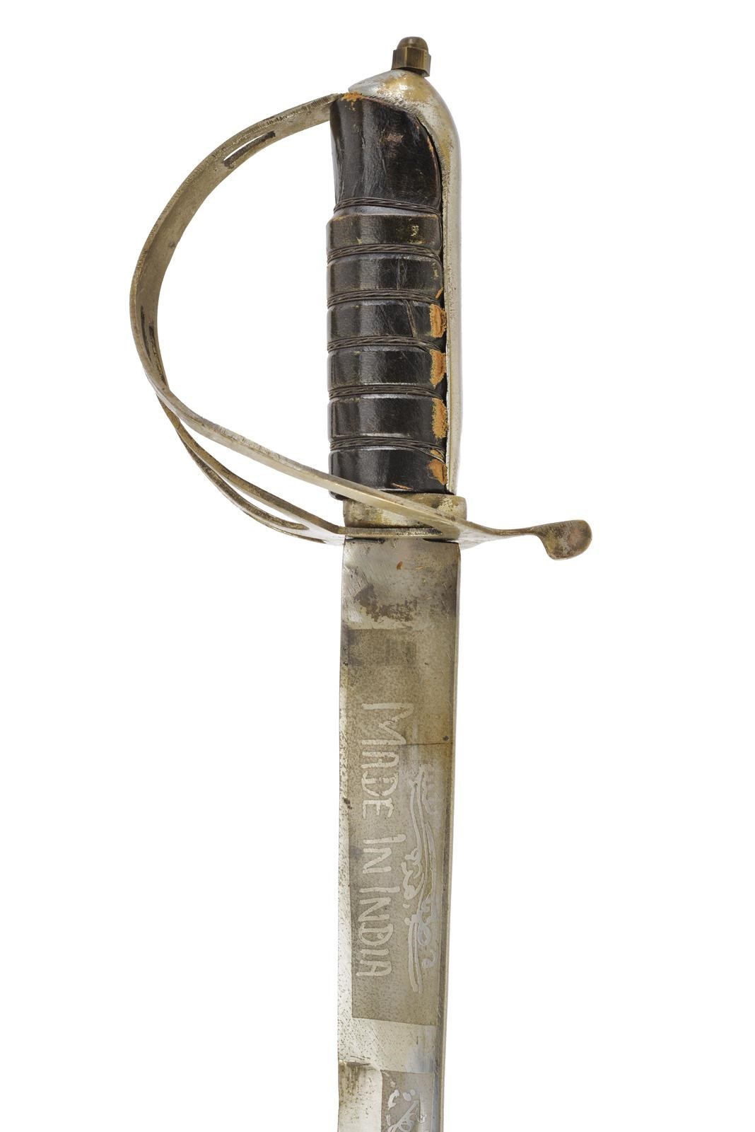 Militaria, due sciabole da parata (repliche)