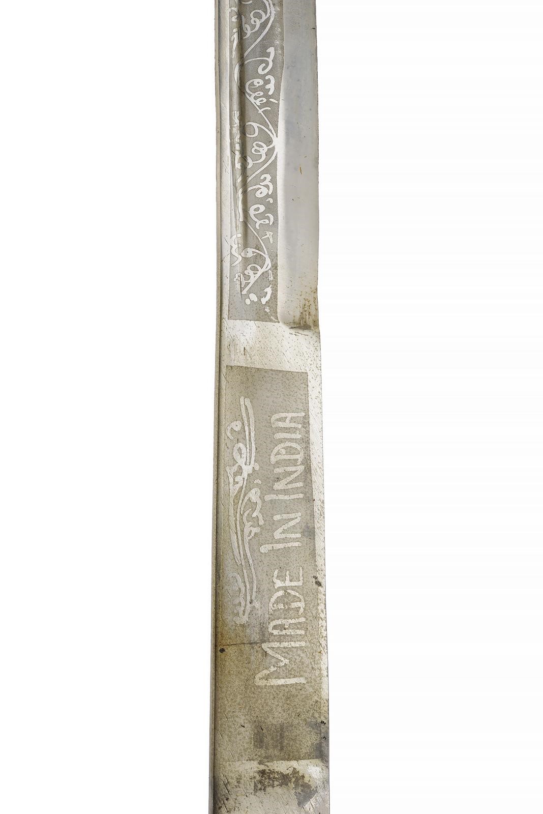 Militaria, due sciabole da parata (repliche)