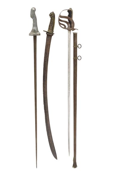 Militaria, Lotto di due spade e una sciabola (XIX secolo), lame con scanalature e impugnature in ...