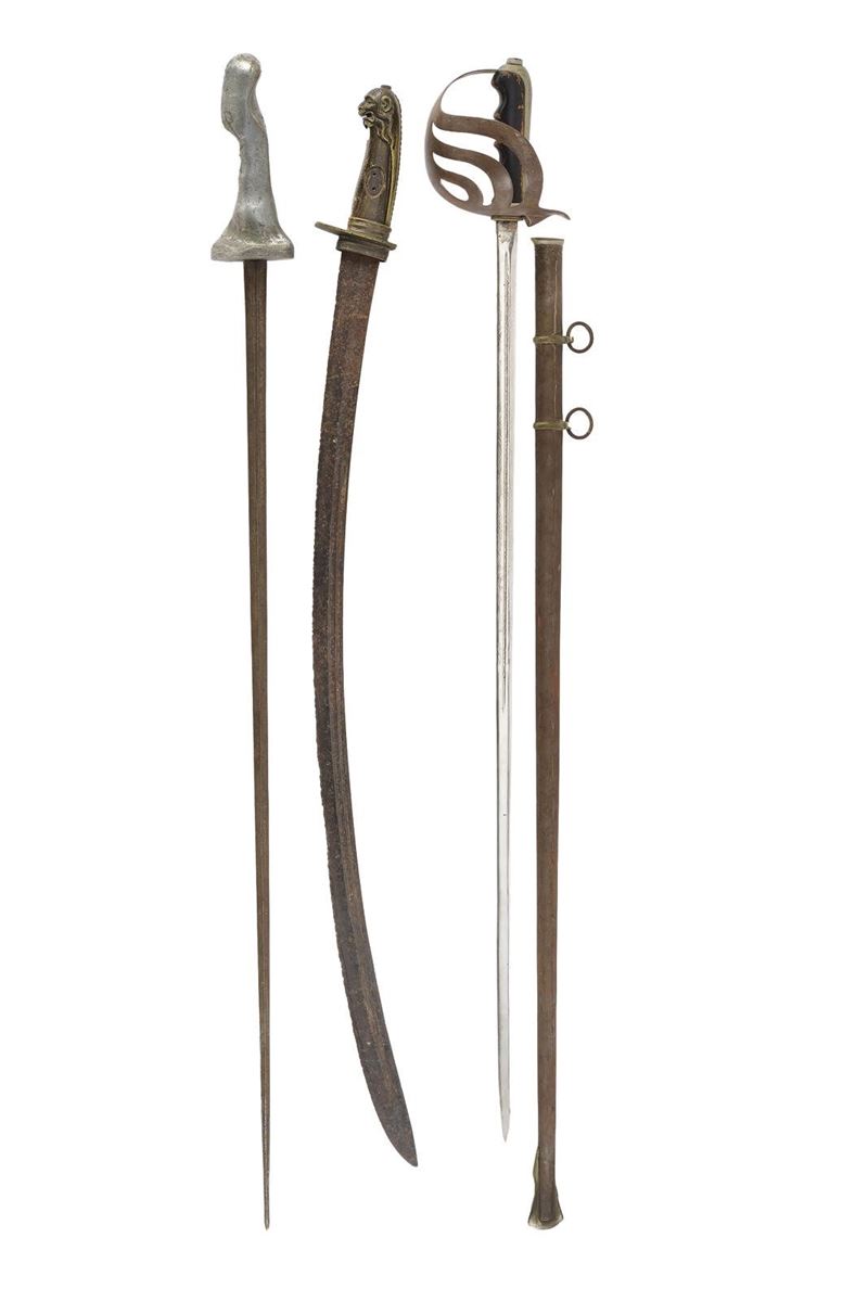Militaria, Lotto di due spade e una sciabola (XIX secolo), lame con scanalature e impugnature in ...