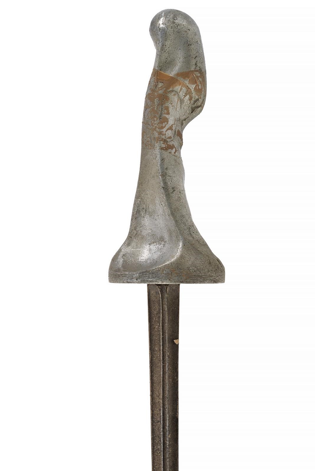 Militaria, Lotto di due spade e una sciabola (XIX secolo), lame con scanalature e impugnature in ...