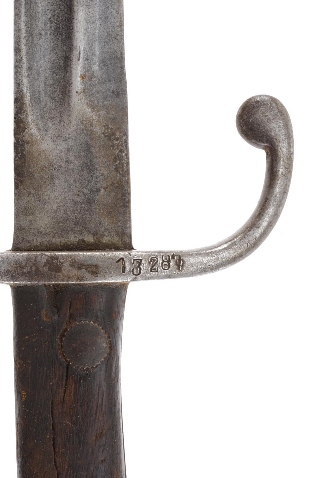 Baionetta Mod. 1908, lama sgusciata, ferro numerato e guancette in legno