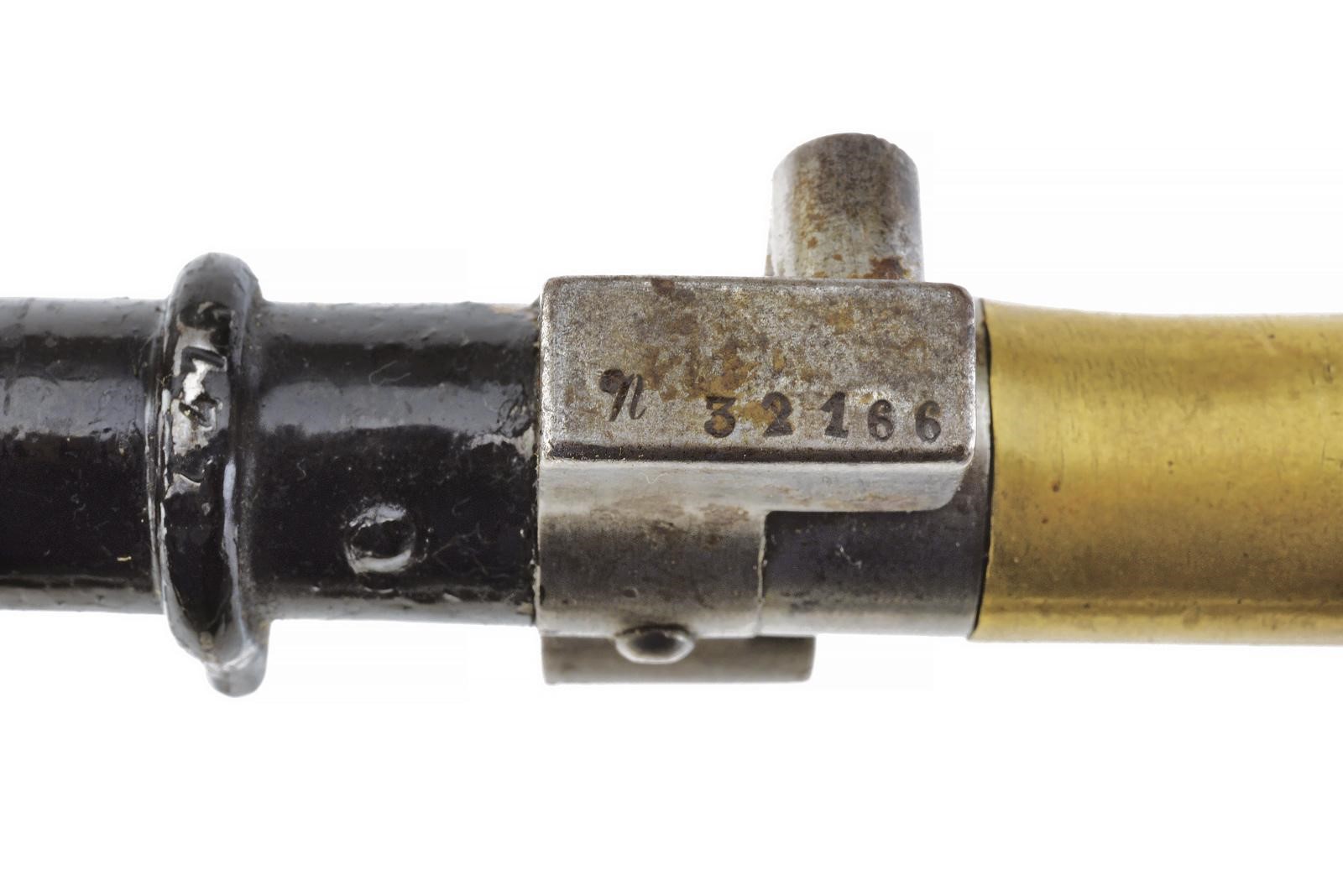 Baionette Lebel mod. 1886, Francia — lotto di due esemplari con fodero