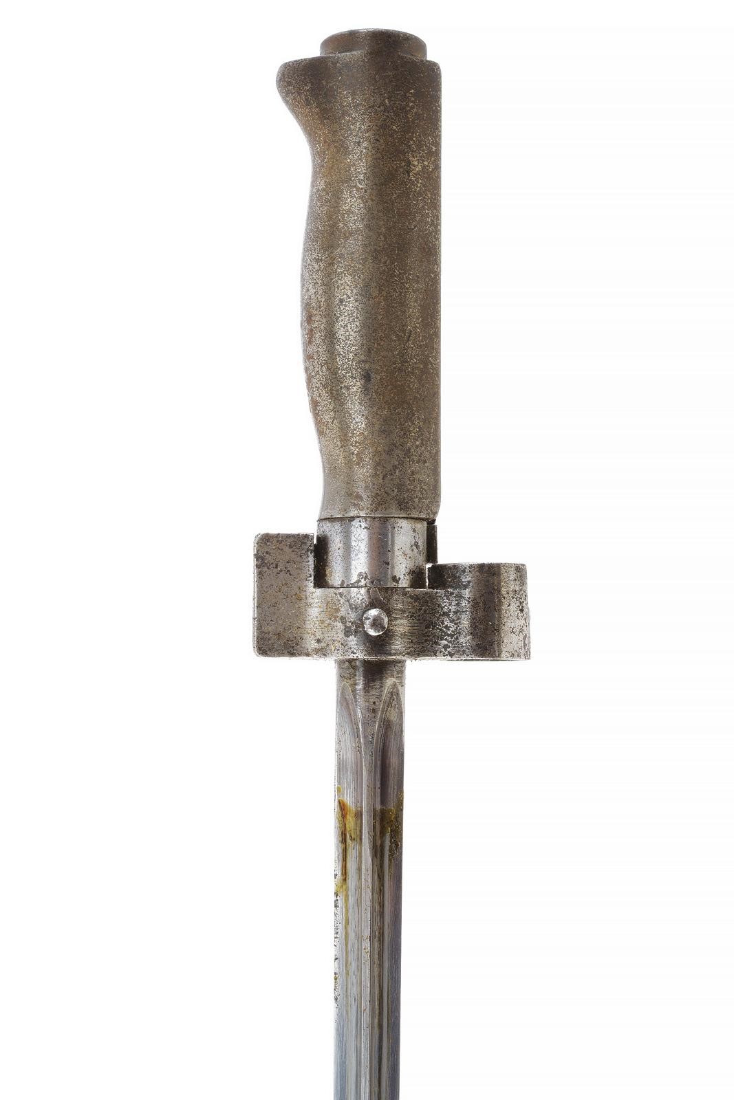 Baionette Lebel mod. 1886, Francia — lotto di due esemplari con fodero