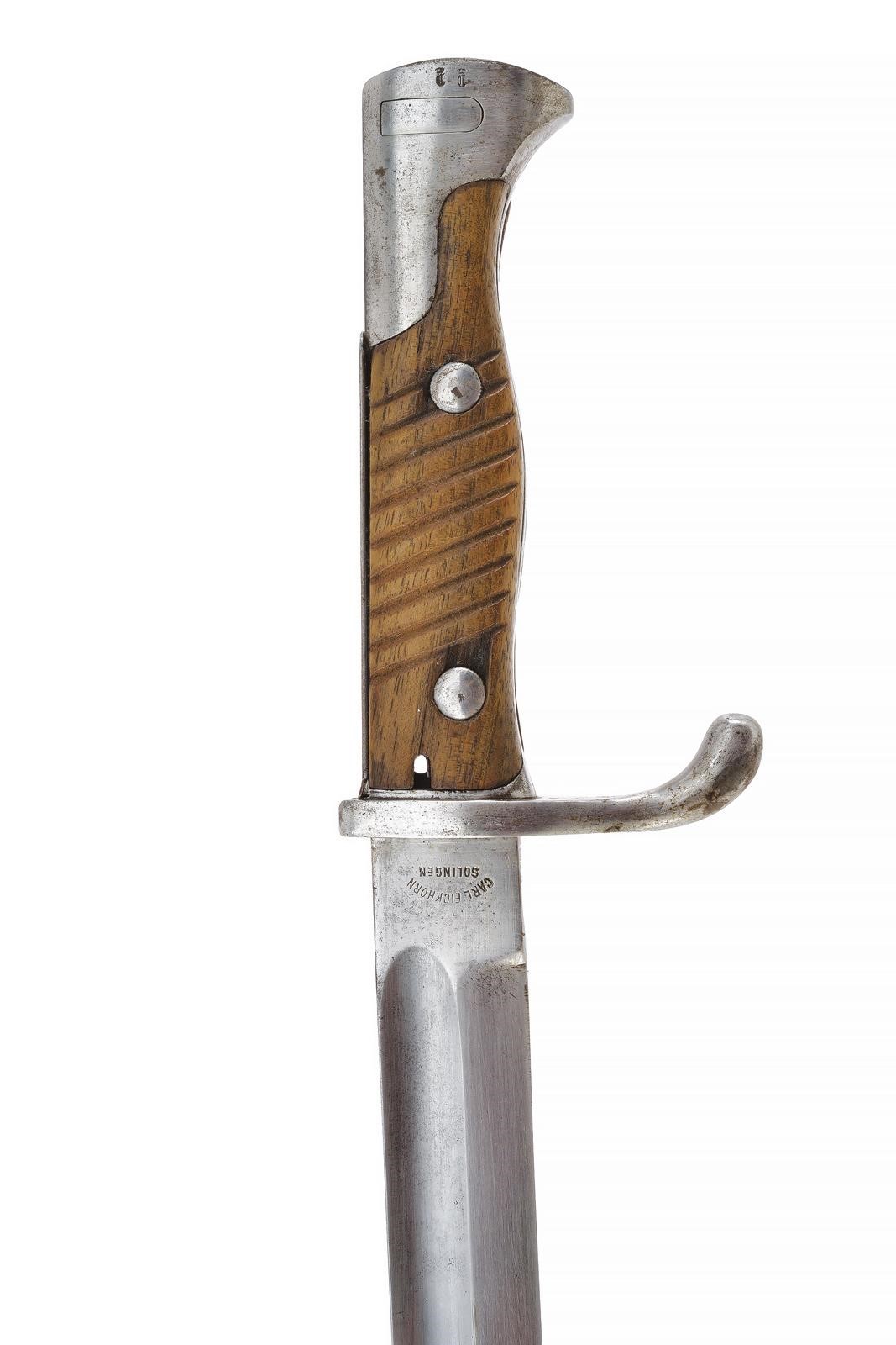 Baionetta Mauser, lama marcata «Carl Eickhorn Solingen», con fodero in ferro