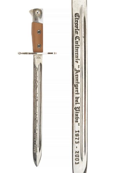 Miniatura di baionetta mod. 1891, metallo bianco con guancette in legno