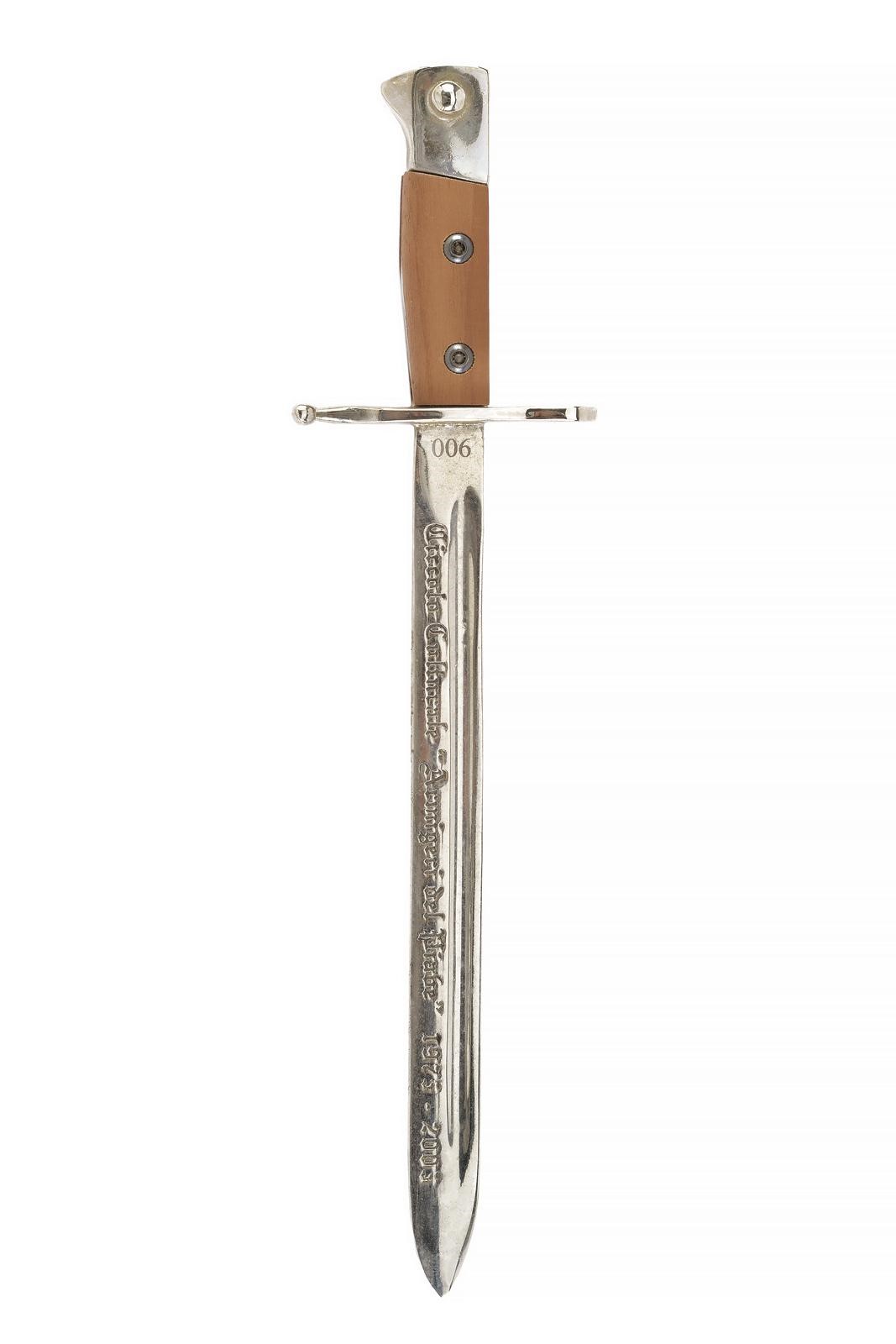Miniatura di baionetta mod. 1891, metallo bianco con guancette in legno