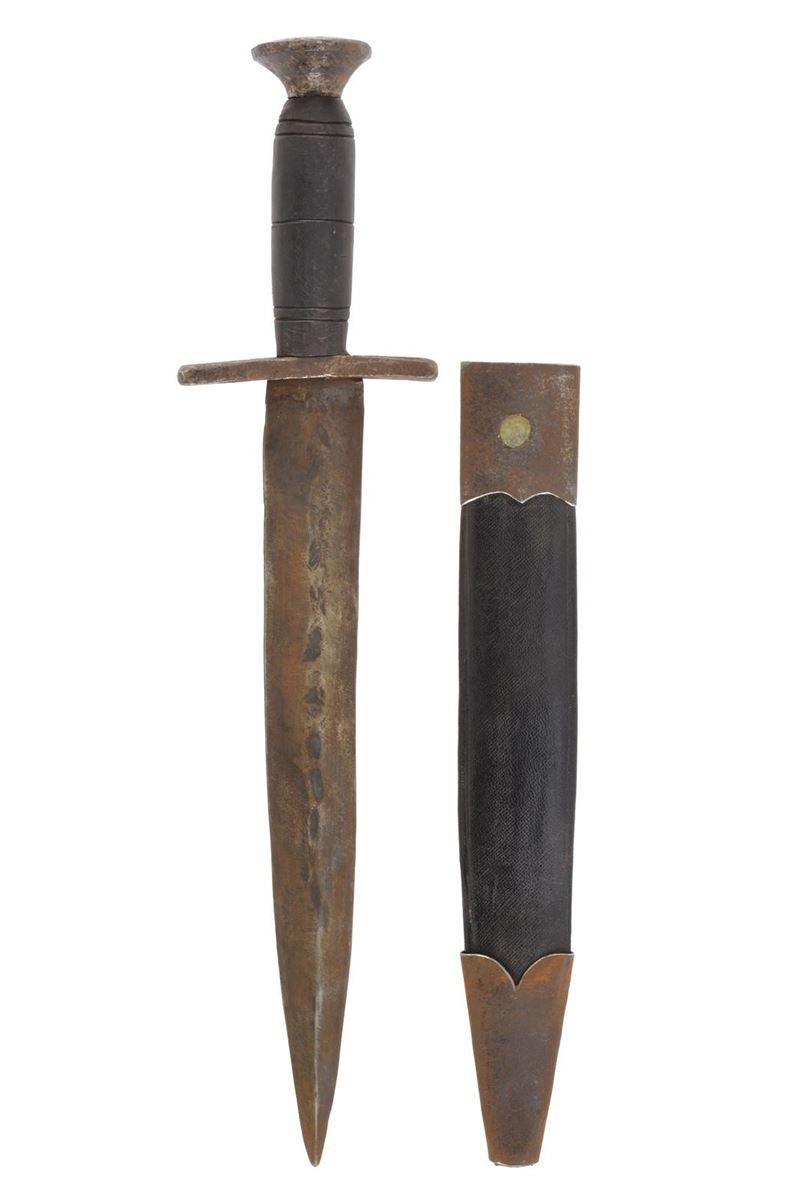 Militaria, Pugnale in stile del XVI secolo, lama a due fili e fodero in legno rivestito di cuoio