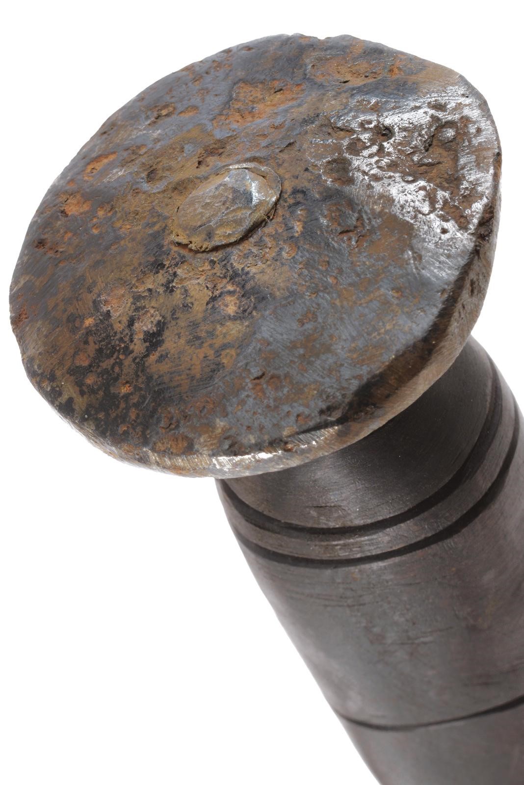 Militaria, Pugnale in stile del XVI secolo, lama a due fili e fodero in legno rivestito di cuoio