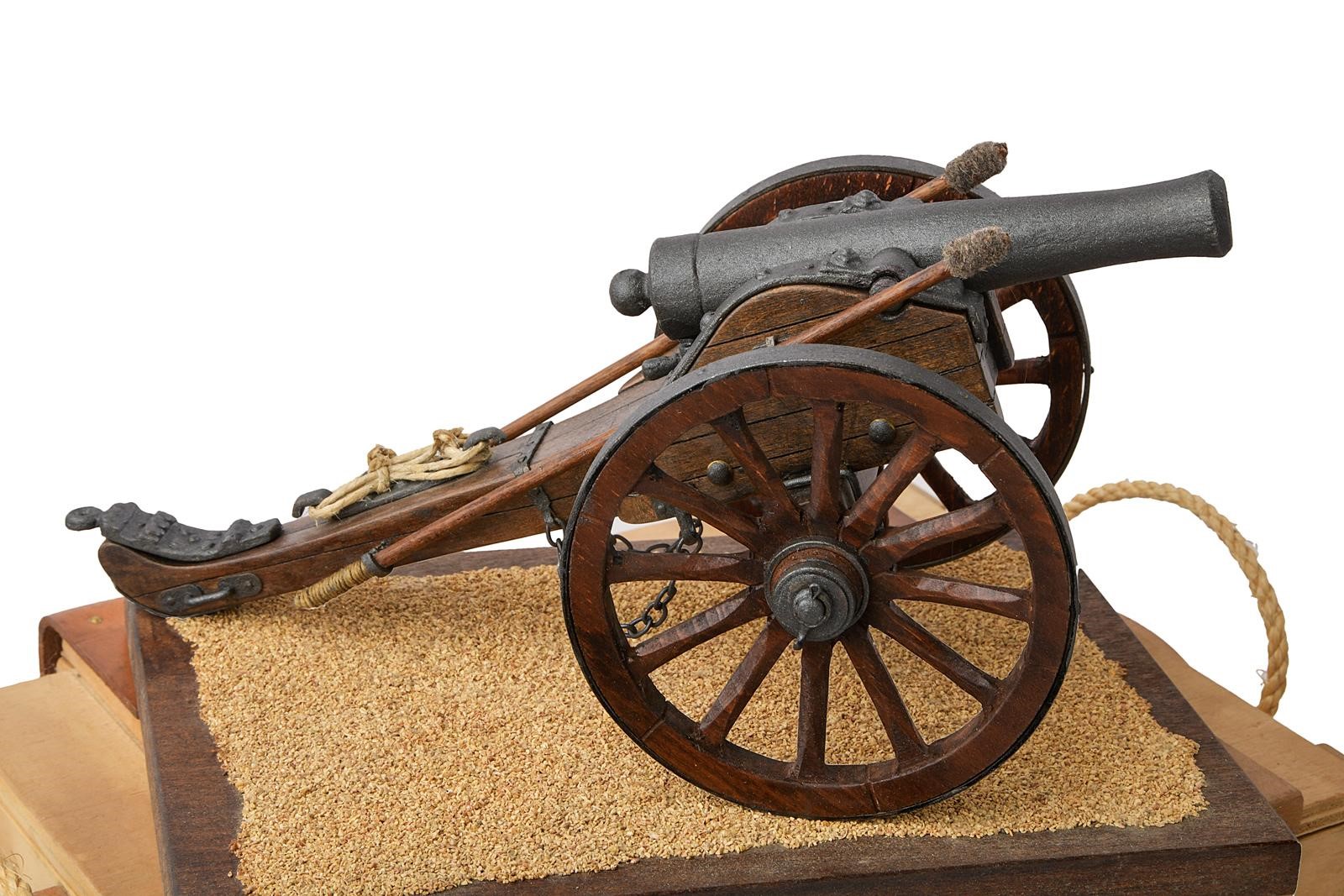 Modello di cannone, Europa, con scatola in legno