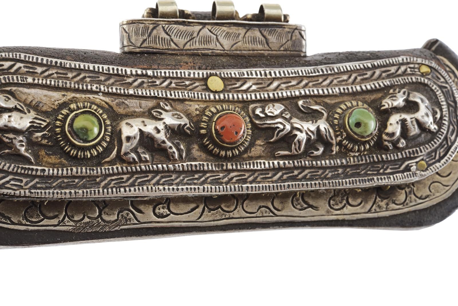 Manufatto tibetano per accendino, ferro con contenitore in cuoio e selci