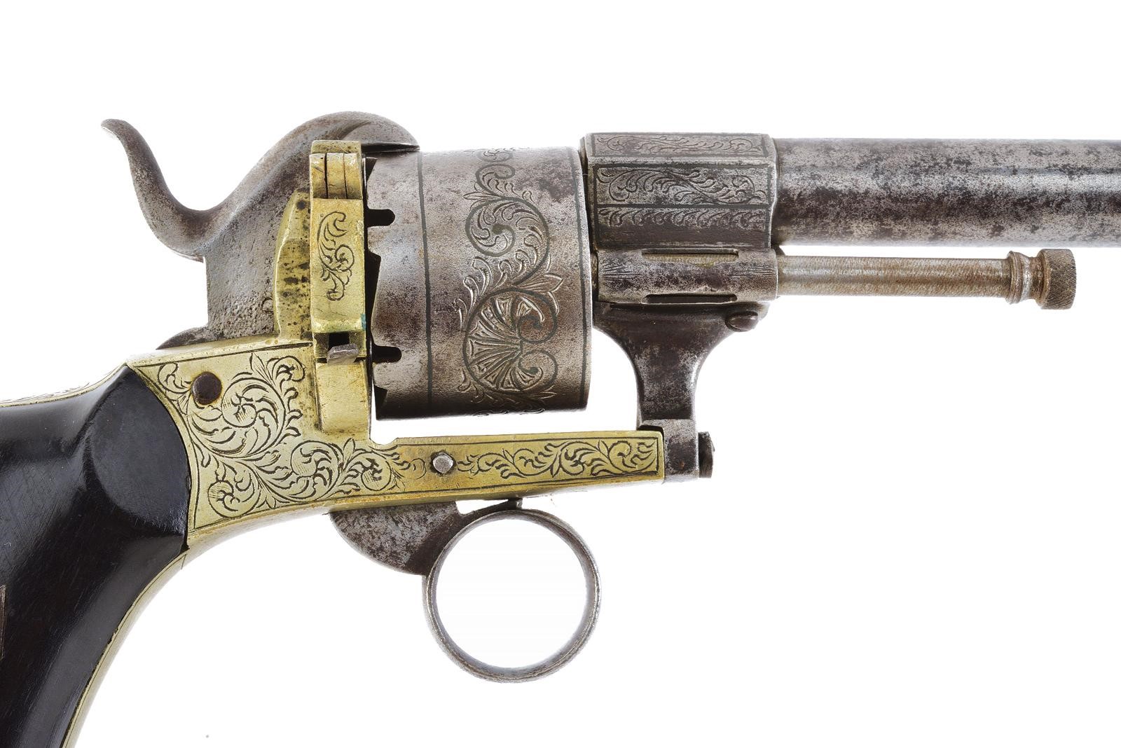 Revolver a spillo, canna rigata e tamburo a sei colpi