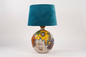 Lampada da tavolo in ceramica a forma di globo terrestre