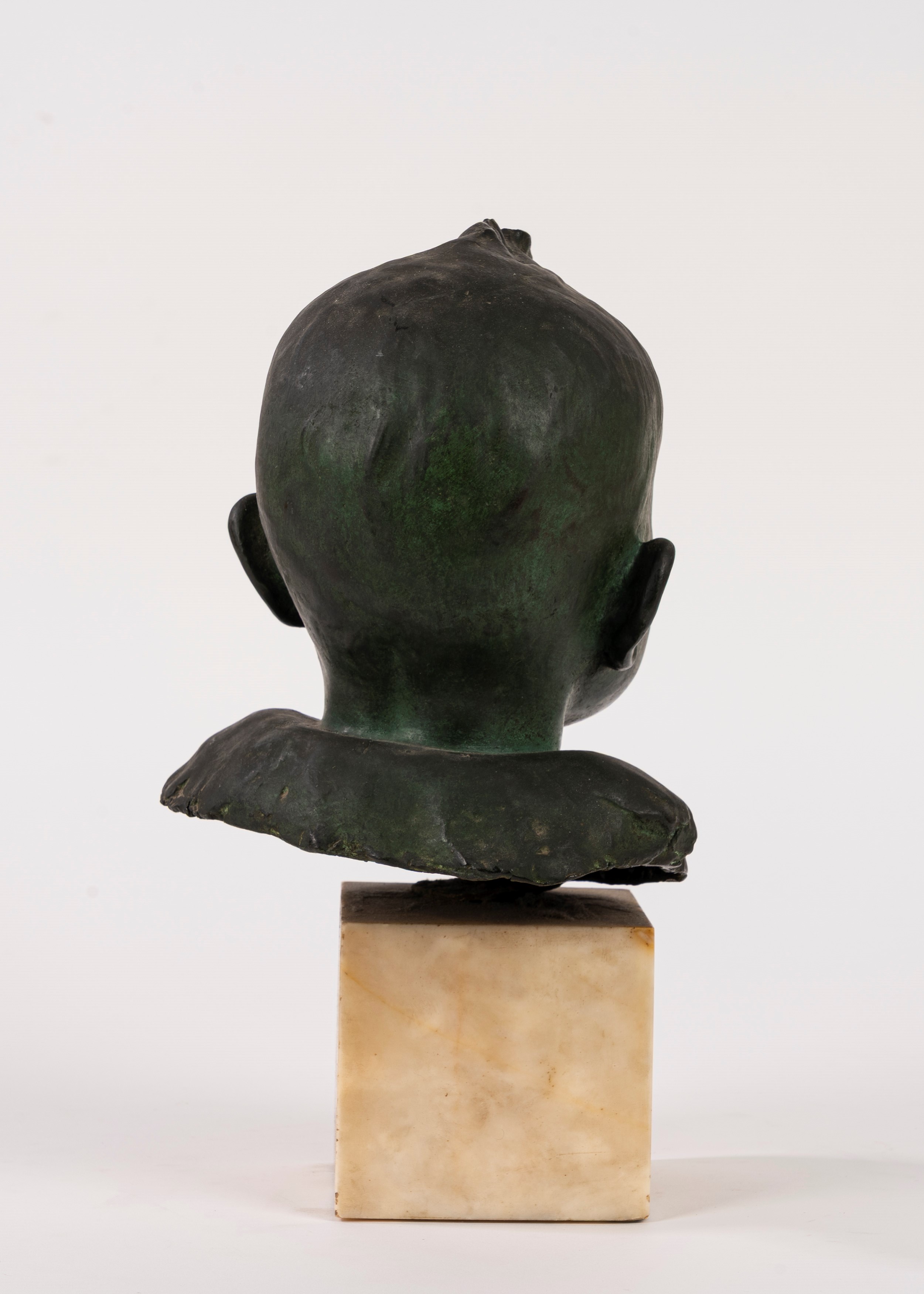Scuola Italiana, Inizi Secolo XX - Busto di bambino in bronzo, su base in marmo, scultura
