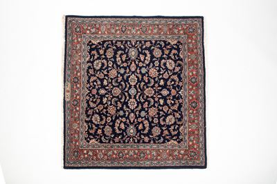 Kayseri e Shirvan, Tre tappeti orientali (passatoie) con motivi geometrici e floreali