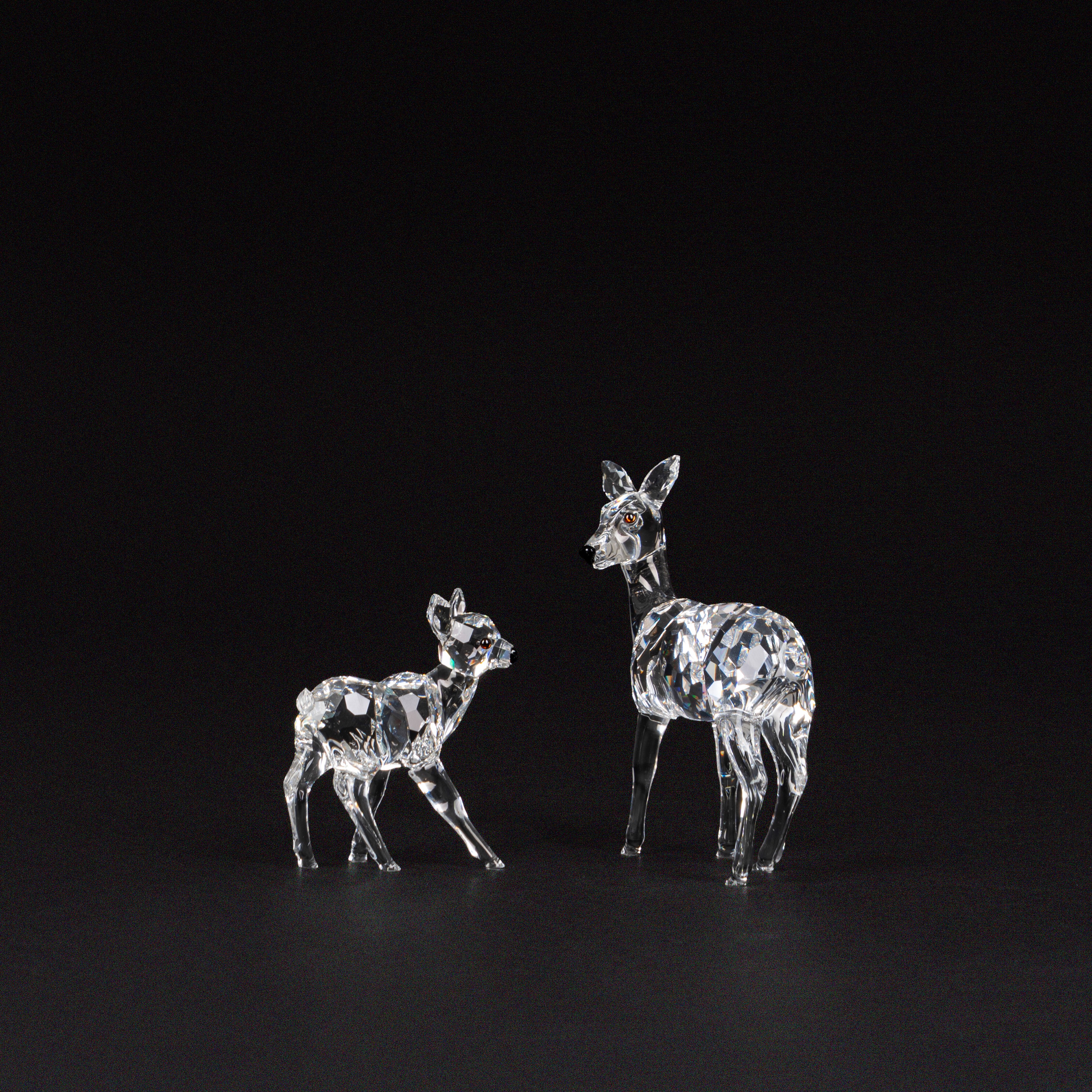 Swarovski - Cerva e Cerbiatto, scultura in cristallo della serie “Rare Encounters”