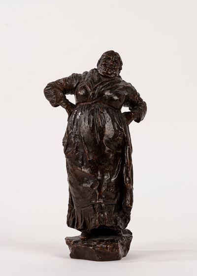 Scultura in bronzo raffigurante vecchia popolana