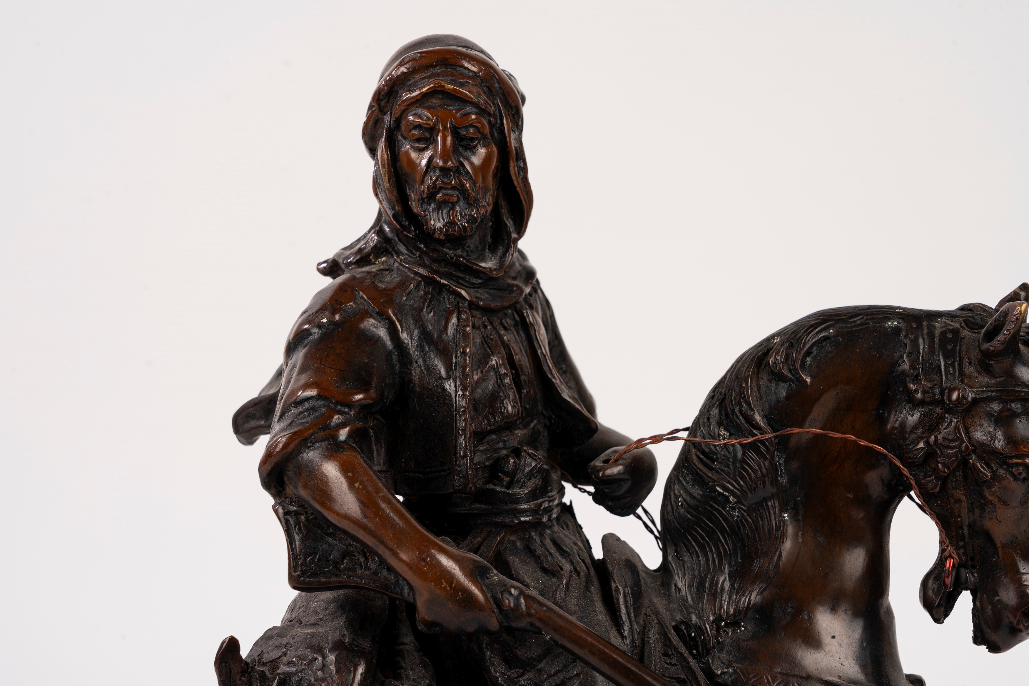 Scuola Francese, Secolo XIX - Scultura in bronzo, Cavaliere arabo a cavallo