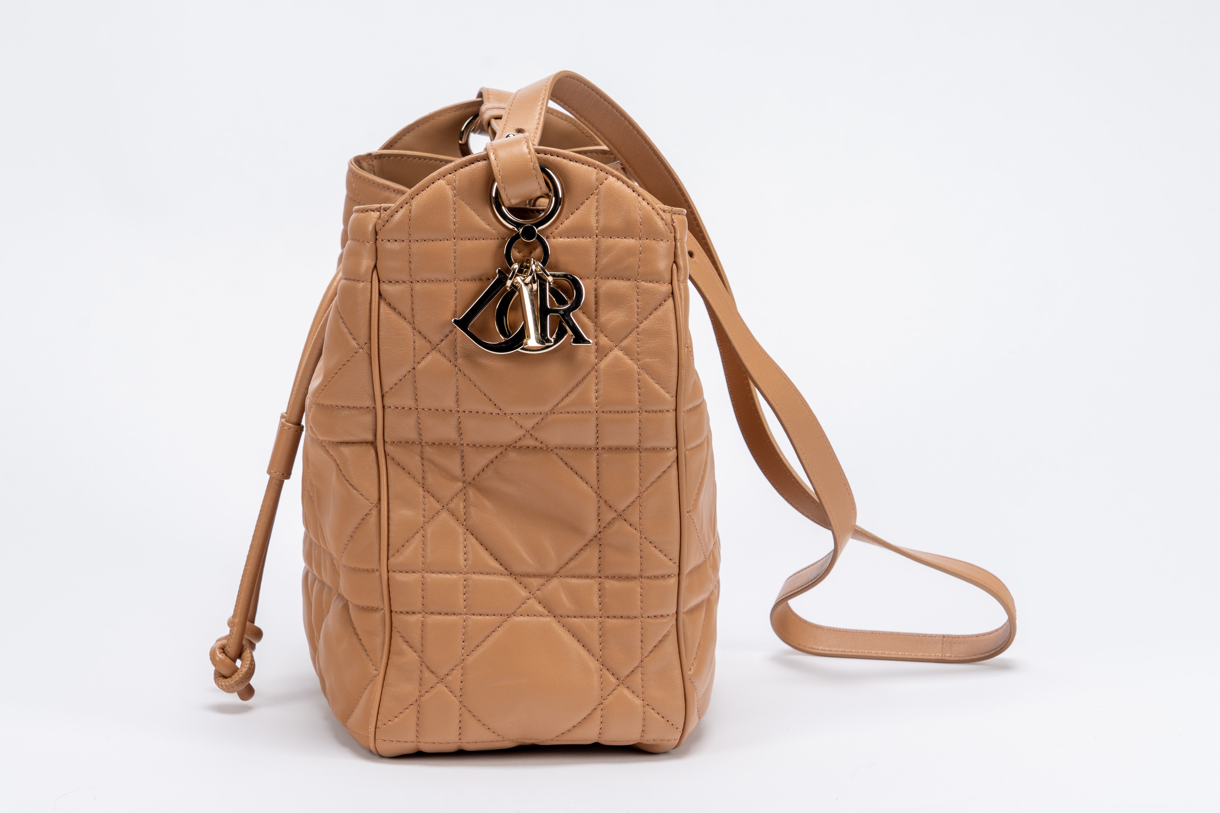 Christian Dior - Borsa sechiello D-Motion in pelle macrocannage