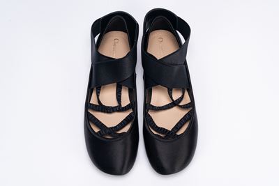 Paio di ballerine in raso nero con elastico alla caviglia (n. 40)