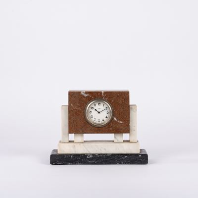 Orologio da tavolo, marmo policromo nero rosso e bianco, anni ’30 del Novecento