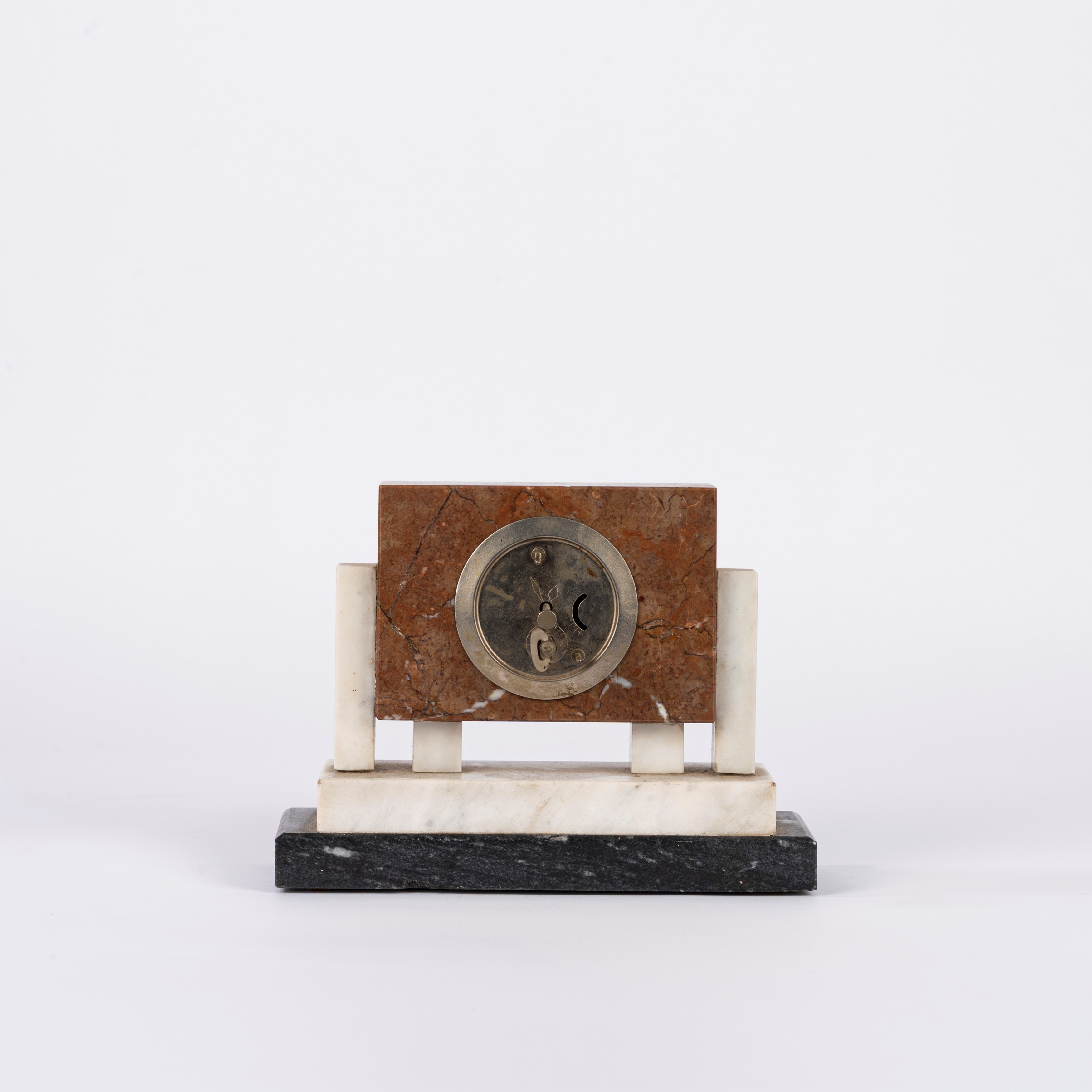 Orologio da tavolo, marmo policromo nero rosso e bianco, anni ’30 del Novecento