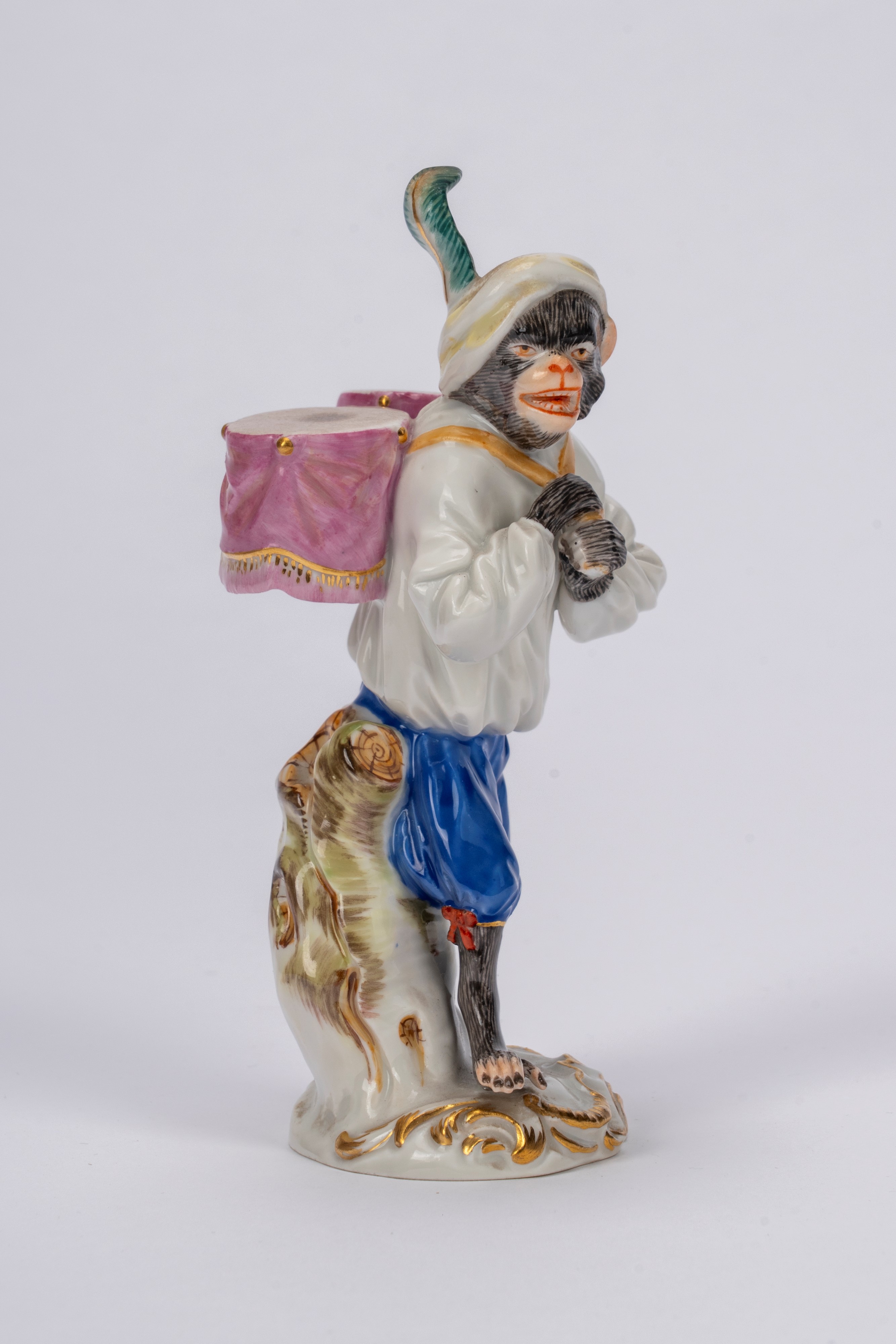 Manifattura di Meissen, Orchestra di scimmie in porcellana policroma, con leggio