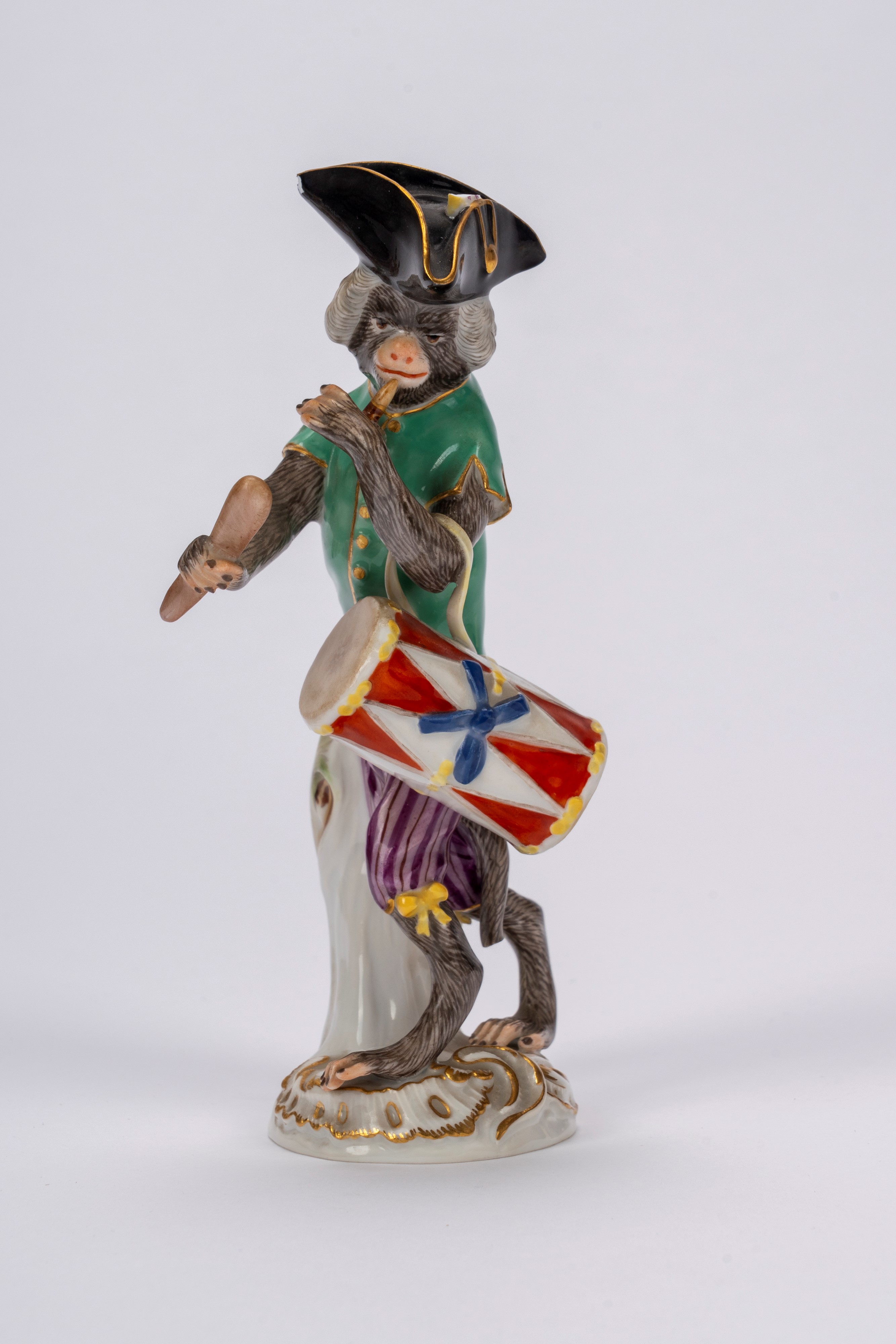 Manifattura di Meissen, Orchestra di scimmie in porcellana policroma, con leggio