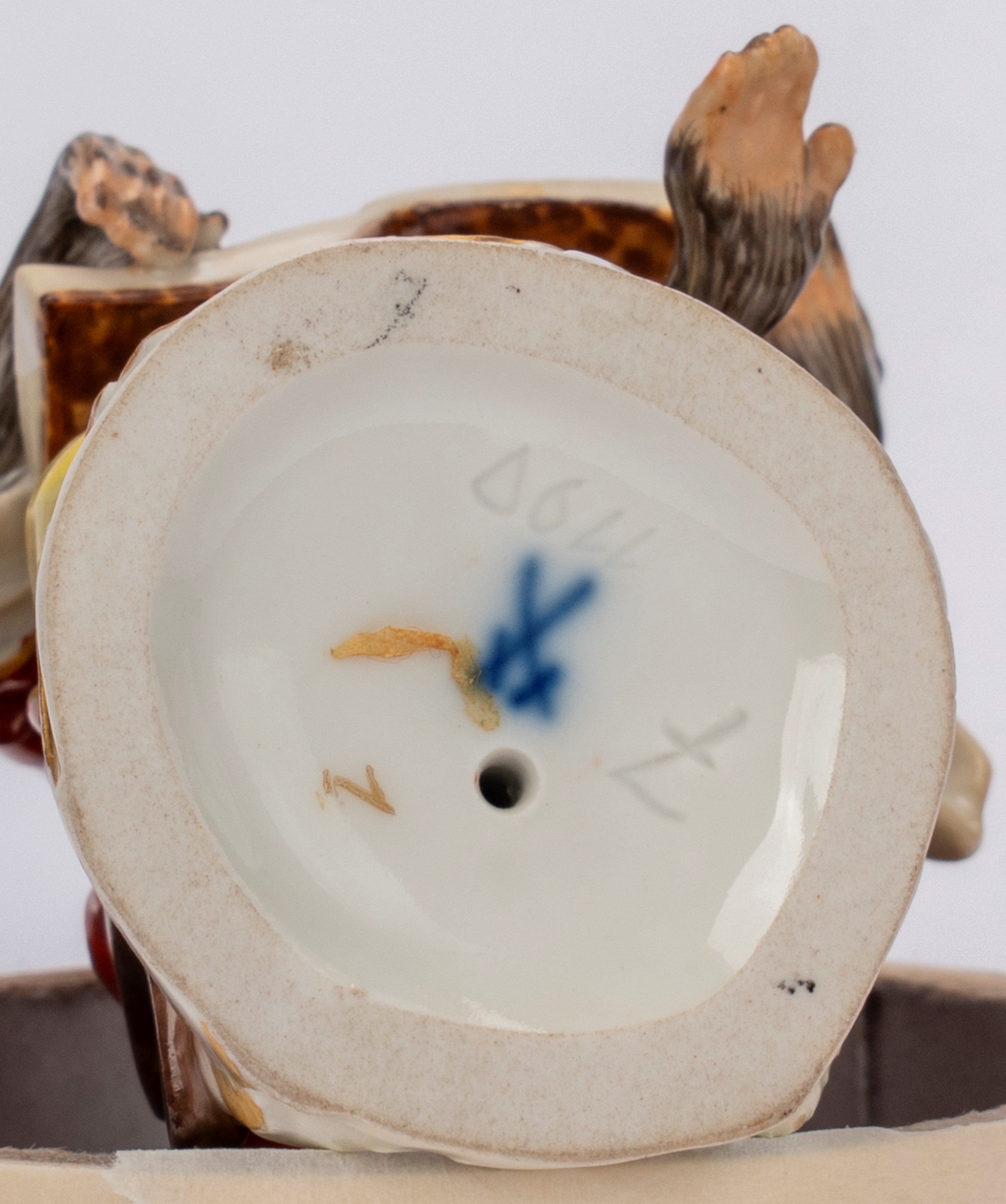 Manifattura di Meissen, Orchestra di scimmie in porcellana policroma, con leggio