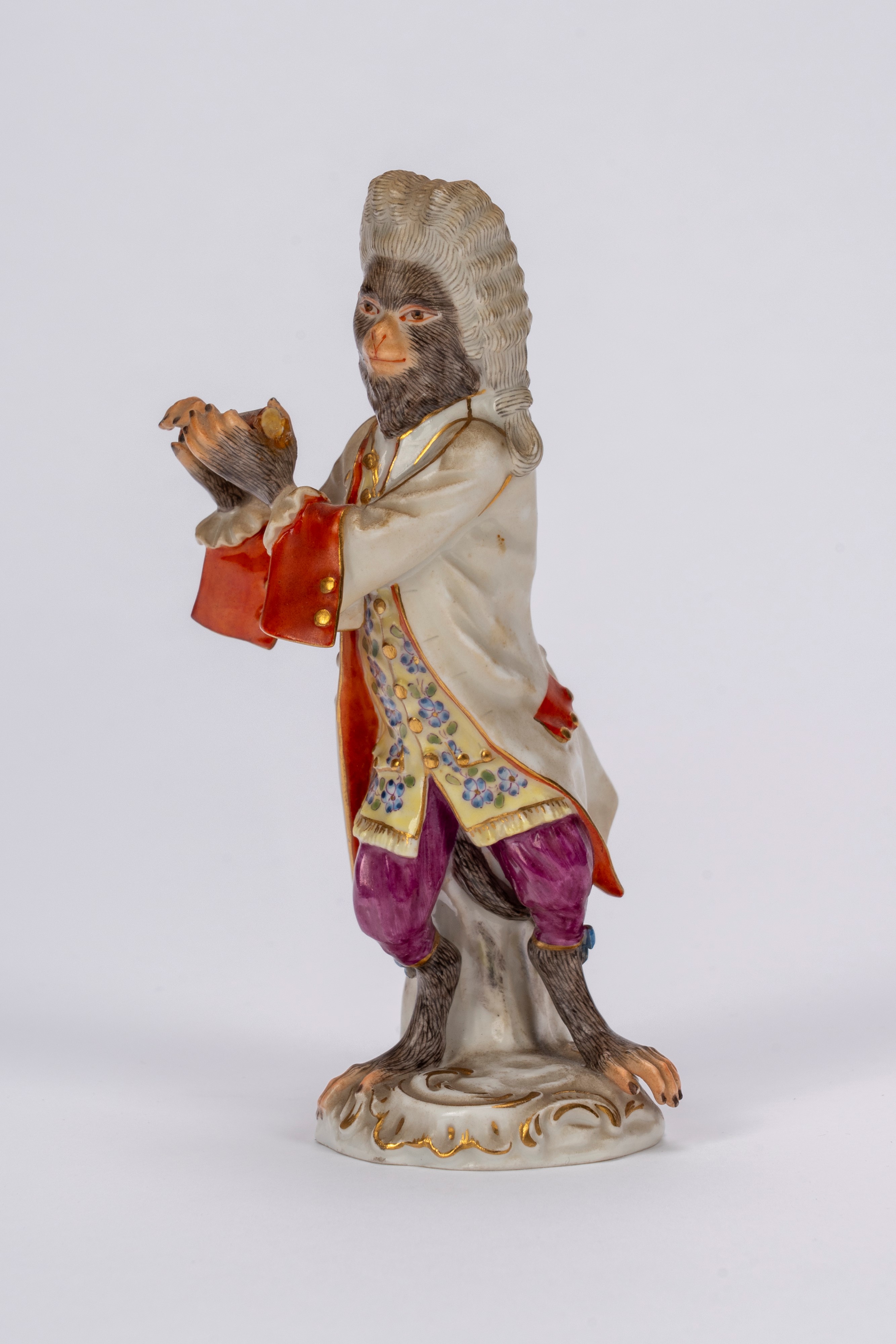 Manifattura di Meissen, Orchestra di scimmie in porcellana policroma, con leggio