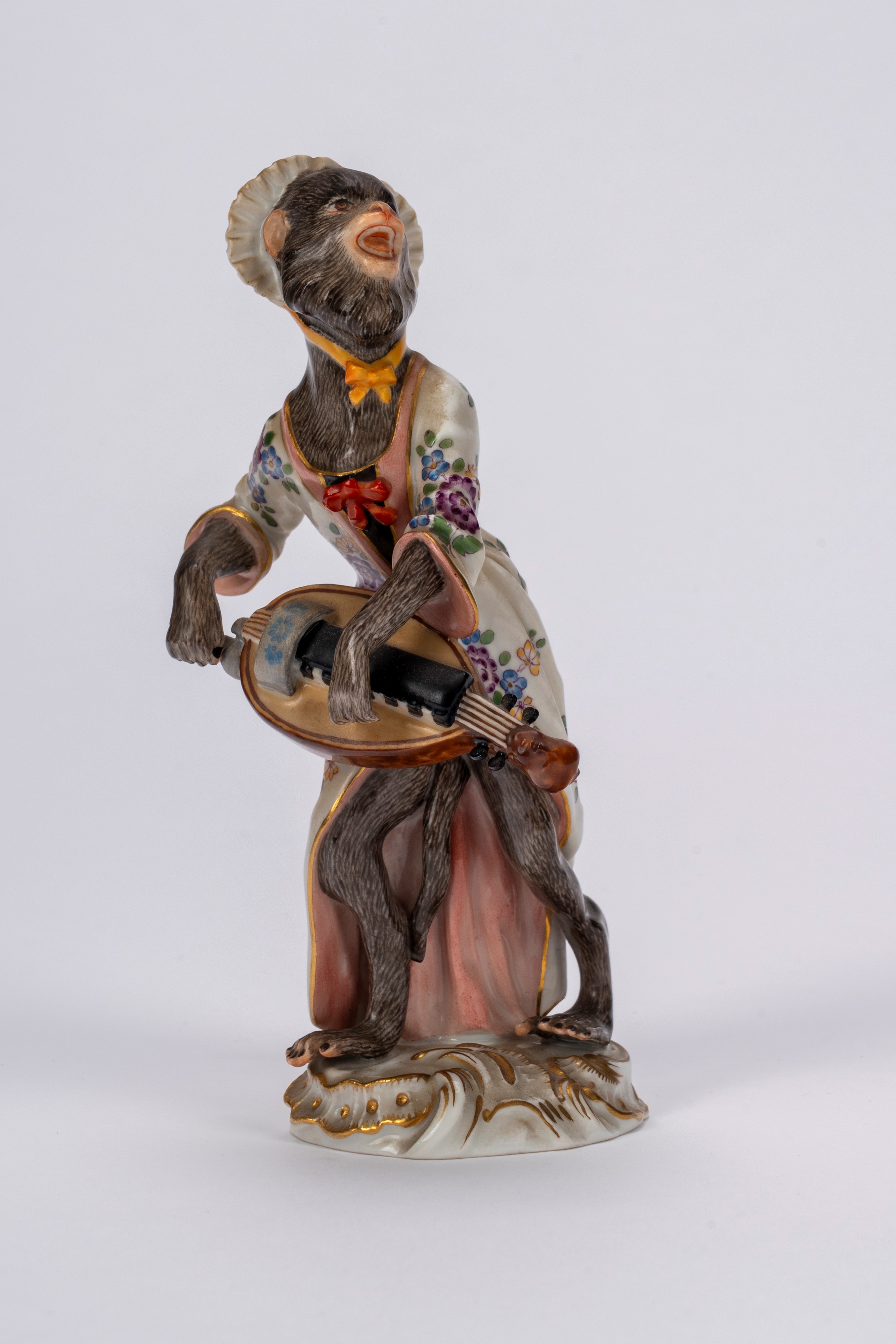 Manifattura di Meissen, Orchestra di scimmie in porcellana policroma, con leggio