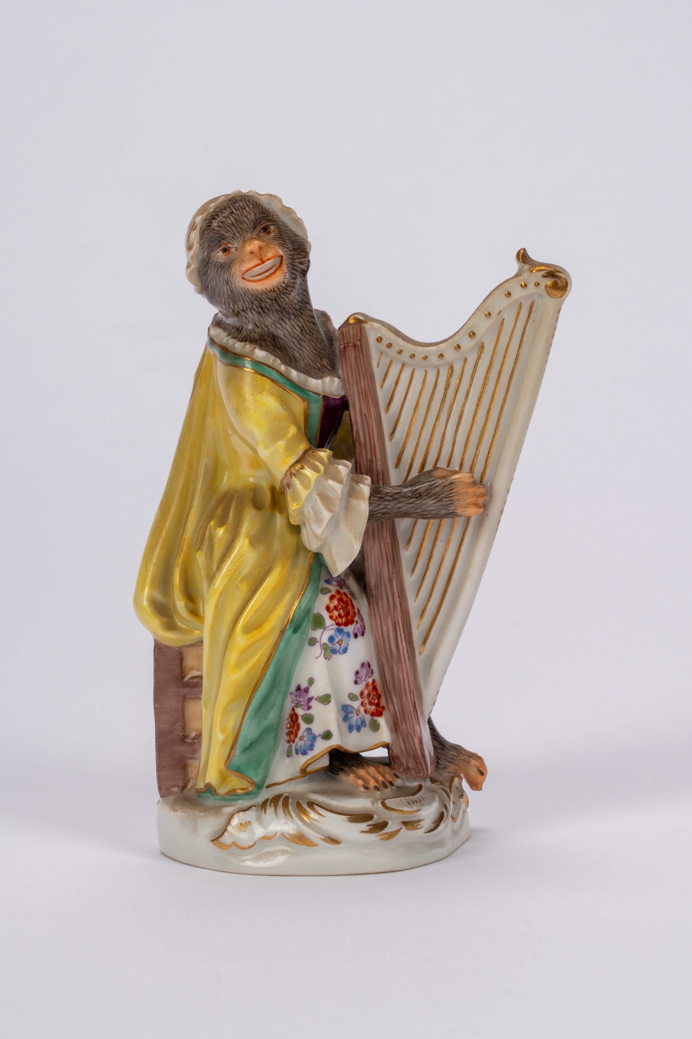 Manifattura di Meissen, Orchestra di scimmie in porcellana policroma, con leggio