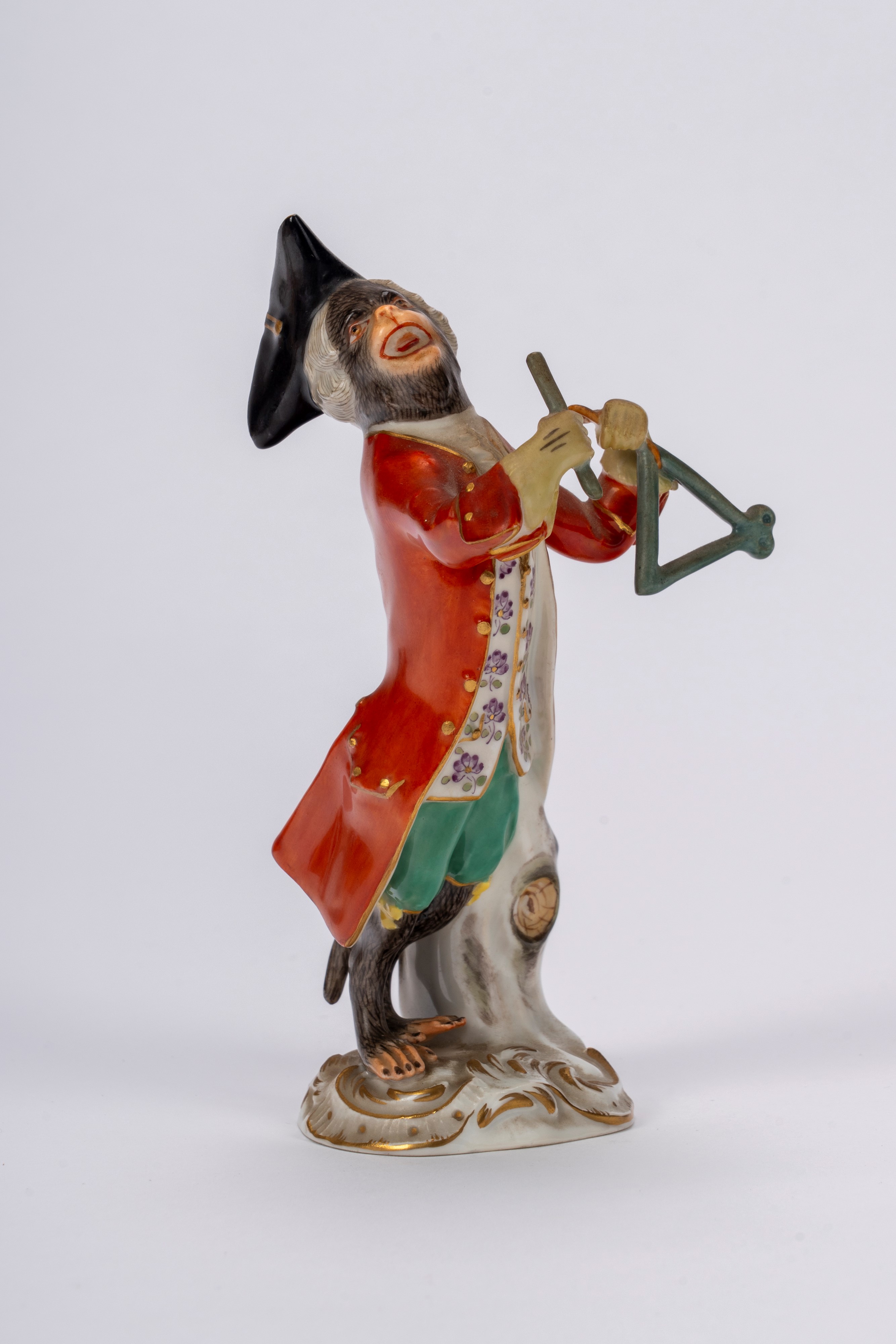 Manifattura di Meissen, Orchestra di scimmie in porcellana policroma, con leggio