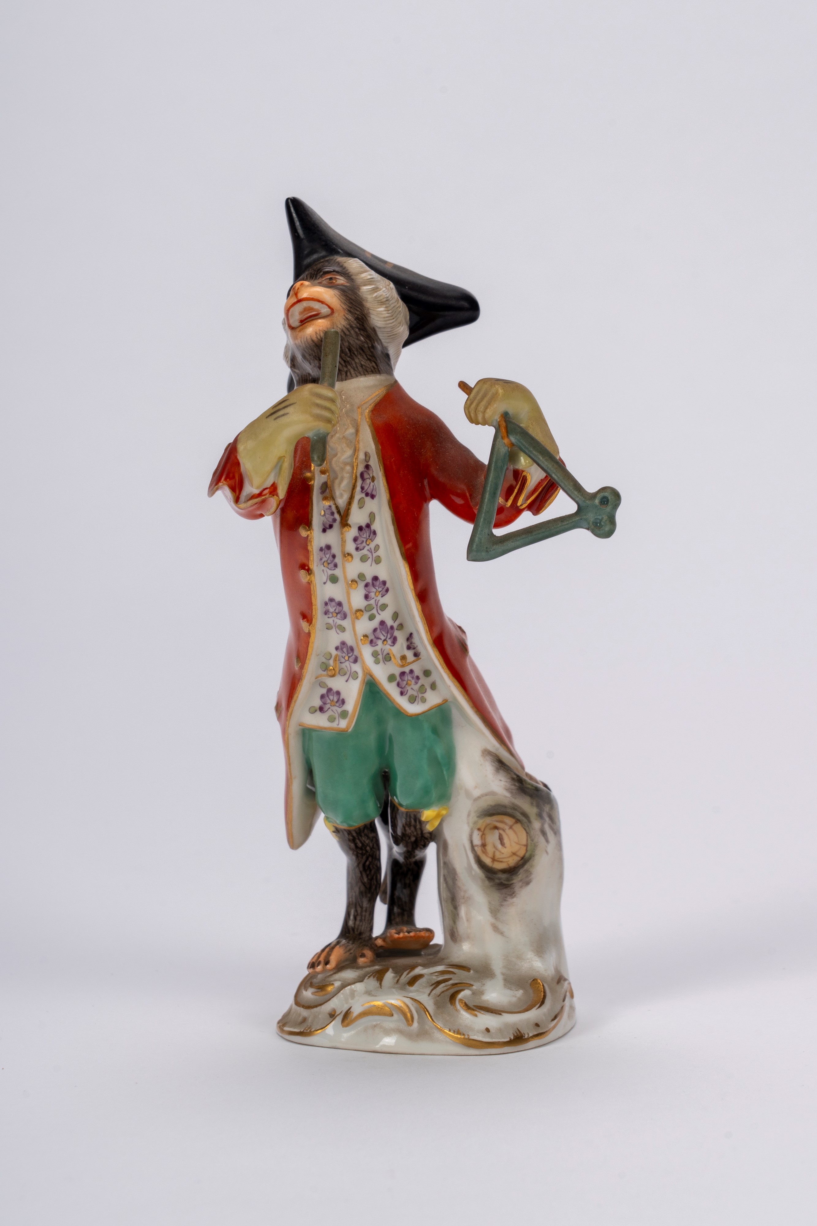 Manifattura di Meissen, Orchestra di scimmie in porcellana policroma, con leggio