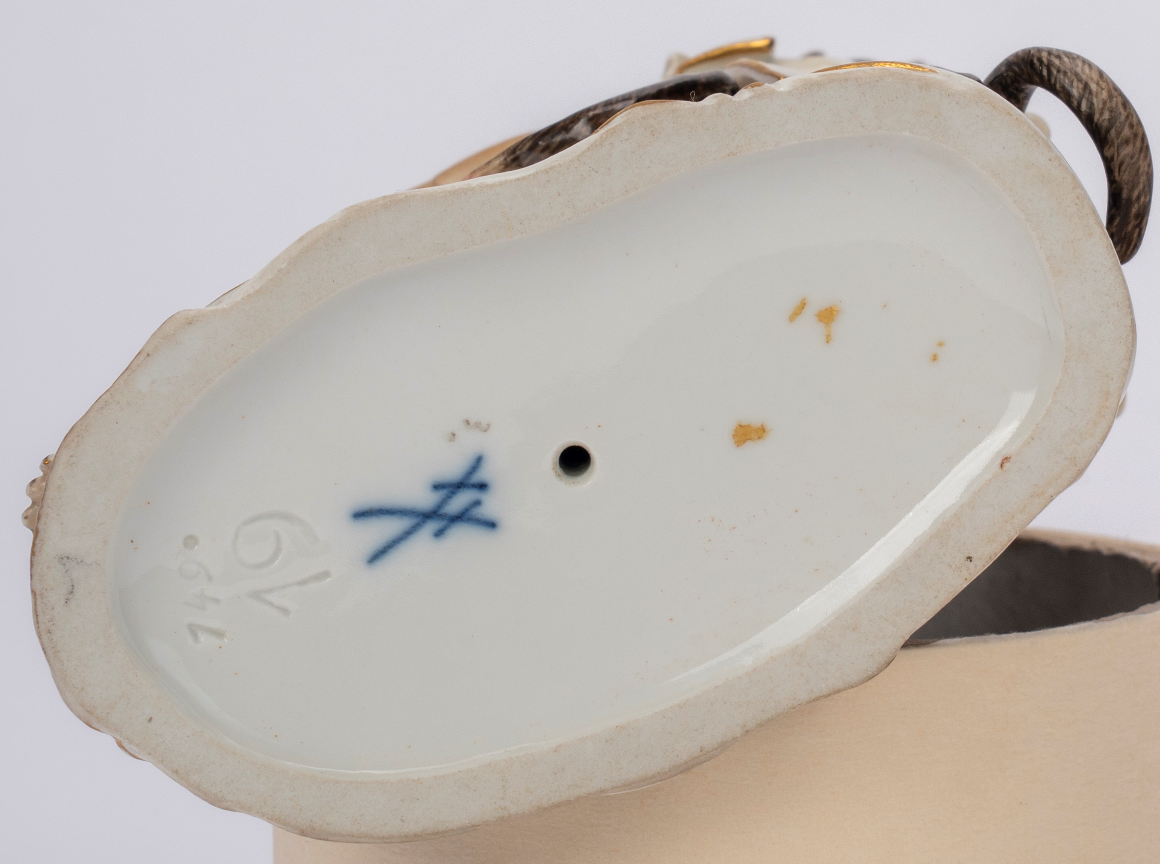 Manifattura di Meissen, Orchestra di scimmie in porcellana policroma, con leggio